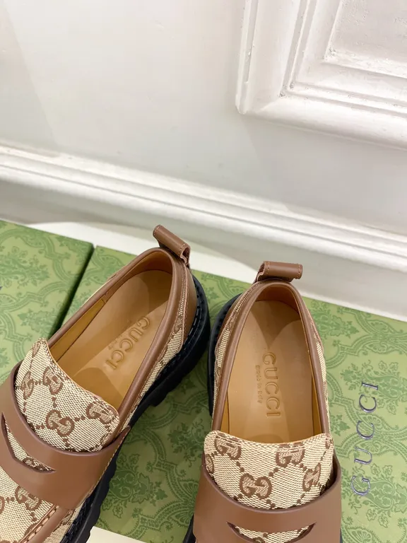 Gucci Shoe 